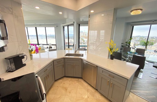 Alamitos Beach Condo | Beachfront on the 9th floor, 2 bedroom, 2 bath, stunning ocean and City views.