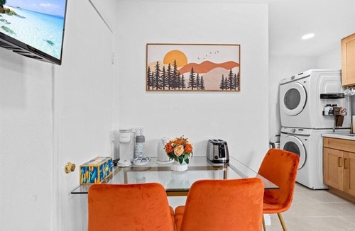 Tustin House | Beautiful 1-bedroom bungalow with AC in pleasant Tustin