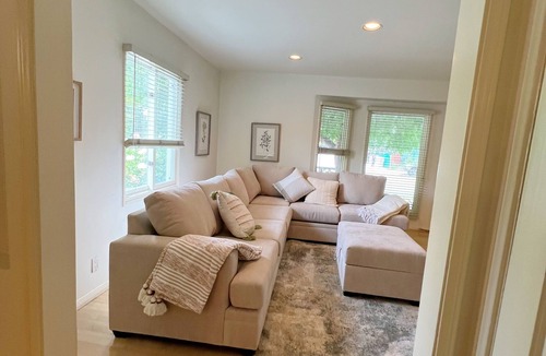 Pico - Robertson House | Beautiful 3BD/2BA home with full kitchen, central A/C, Wi-Fi, + all utilities.