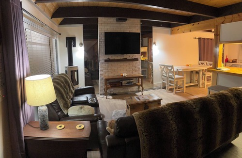 Bijou Park Acres House | Beautiful 4 bedroom mountain house in South Lake Tahoe just perfect for families
