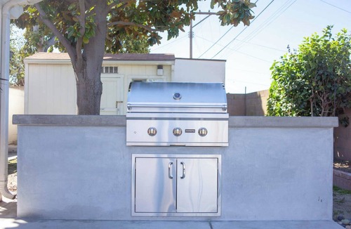 Southwest Anaheim House | Beautiful 4-Bedroom House in Anaheim - 10 Min to Disney - Built-In BBQ & Firepit