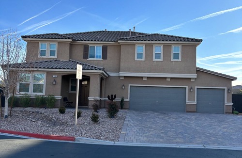 Silverado Ranch House | Beautiful 5 Bed, 4 Bath home, 9mi from the strip,6mi from airport with RVparking