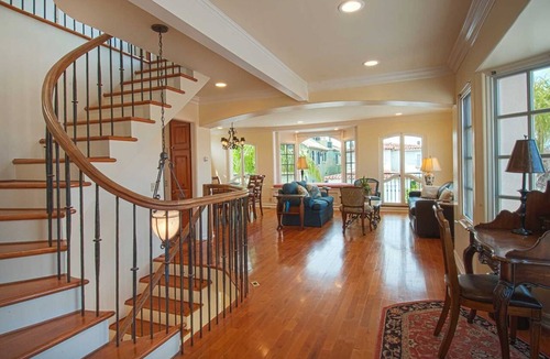 Balboa Peninsula Condo | Beautiful, bright and charming 3-story townhouse on an amazing street in Newport!