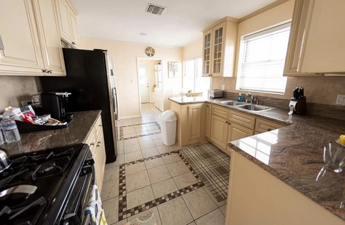 Burbank House | Beautiful Burbank Hills Home with Arcade, Movie Theater & Pool Table