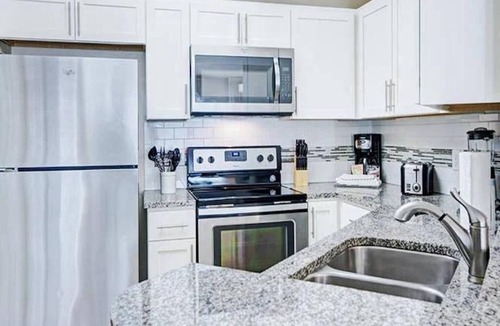 West Kissimmee Resort | Beautiful fully furnished 2-bedroom condo that sleeps 8 at Orlando area resort