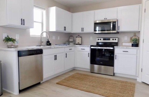 Holiday Shores House | Beautiful NEW Modern Home - Minutes from the river, lake and casinos!