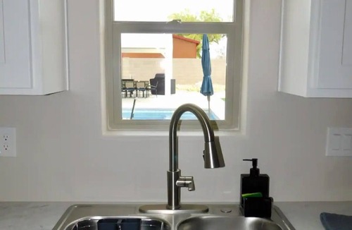 Holiday Shores House | Beautiful NEW Modern Home - Minutes from the river, lake and casinos!