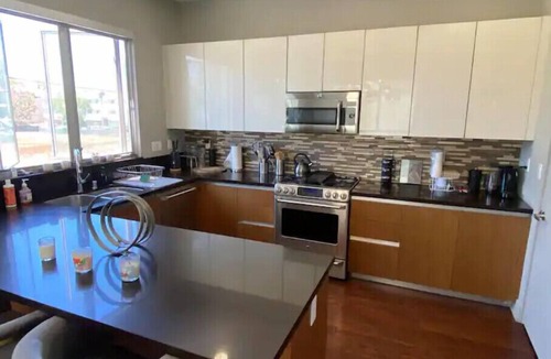 Faircrest Heights House | Beautiful Rooftop Home In The Heart Of Los Angeles! Beverly Hills Adjacent!