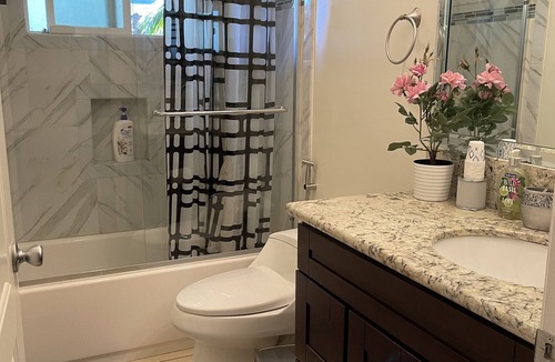 Midway City House | Beautiful Room #2 - Private Entrance