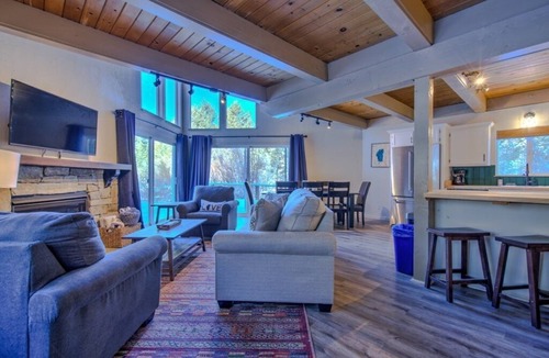 Pioneer Trail Ski Chalet | Beautiful South Lake Tahoe Meadow View Chalet. Dog Friendly. AC
