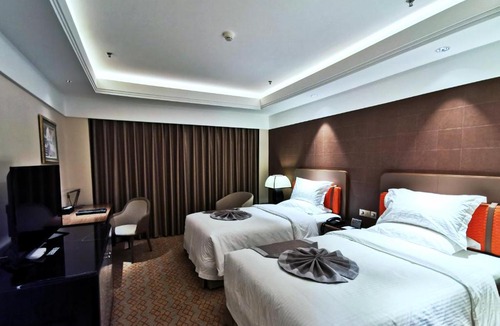 Xicheng Hotel | Beijing Xixi Friendship Hotel is located on Xidan Commercial Street and close to Tiananmen Square and the Forbidden City