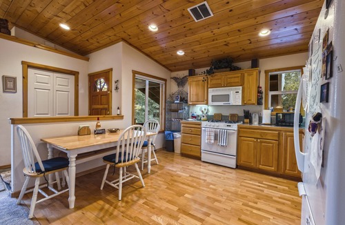 Truckee Condo | Best TD Location. AirCon. EV Charger.