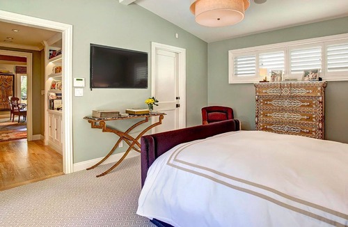 Beverly Glen Apartment | Beverly Hills Luxury Guest Suite with Private Entrance.
