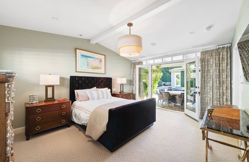 Beverly Glen House | Beverly Hills Luxury Private Suite.by Top Interior Designer. 5 Star reviews