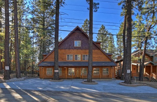 Summit Estates Cabin | Big 10 Luxury Cabin with HotTub
