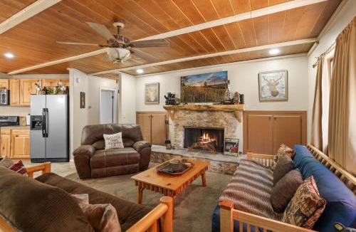 Fox Farm House | Big Bear Cozy Cottage - Hot Tub, Close to Lake, WiFi, Pet Friendly
