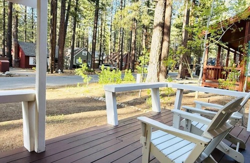 Bijou Pines Cabin | Bijou Tahoe Cabin - Walk to Lake, Near Casinos!