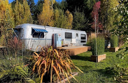 Freshwater House | Blissful Farm Airstream Camper Retreat - Hot Tub