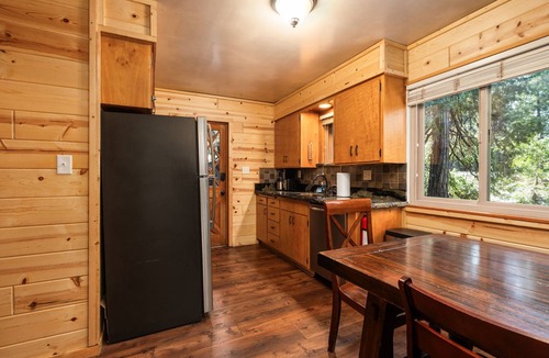 Sierra Cedars Cabin | Blue Meadow-Family, Pet Friendly & near the lake!