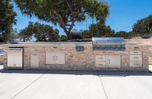 Bradley House | Blue Oak Oasis At Lake Naci