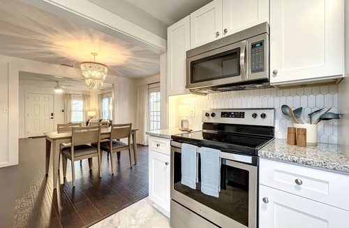 Lake Como House | Bluestone Bungalow 30+day stay, walk to amenities, pet friendly, 300Mbps wifi!