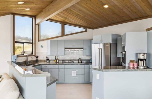 Sereno del Mar House | Bodega Bay Architect-Designed Oceanfront Hot Tub Retreat