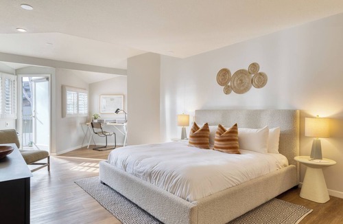 Diamond Crestview Hotel | Boutique Hotel | Rooftop Ocean Views + Pool + Hot Tub | Walk to Everything