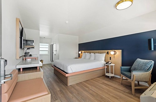 Napa Hotel | Boutique Inn with Heated Pool & Hot Tub. Minutes to Downtown Napa