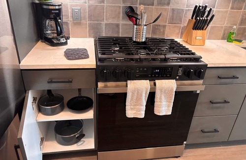 Midway District Apartment | Bowen: Chic 1-BR Apartment w/AC & Gym in Charming Point Loma, San Diego