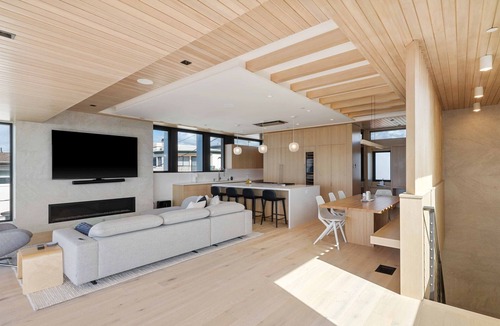 The Strand House | Brand New Modern House with Incredible View! Short Walk from the Beach