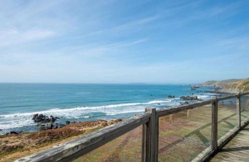 Dillon Beach House | Breaking Waves! On the Bluff! AMAZING VIEWS! BBQ! Fast WiFi! Walk to Beach!