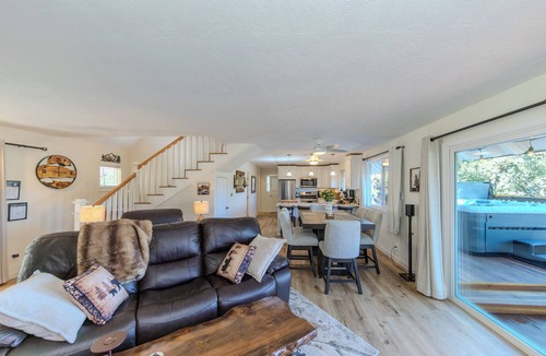 Boulder Bay Cabin | Breathtaking Lake Front Views+ New HotTub+AC+Pet Friendly Fenced in+EV Charger