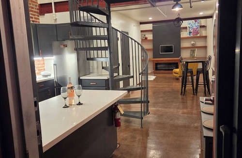 Fruitvale House | Brick Loft- an Artist's/Musician's Dream Space -Gated Urban Gem!