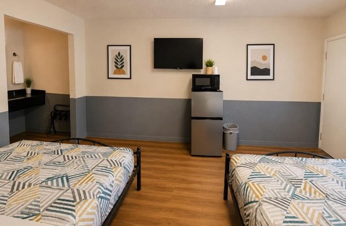 Raisin Hotel | Bridgeview Hotel