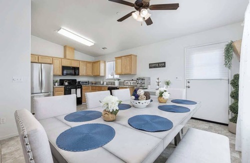 Armona House | Bright & Comfy House Near NAS with Free Parking