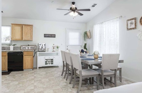 Armona House | Bright & Comfy House Near NAS with Free Parking