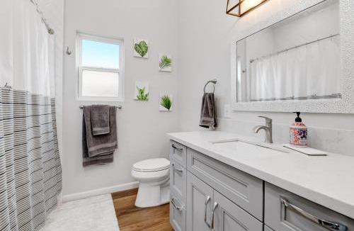 Mira Mesa House | Bright Spacious Modern Getaway