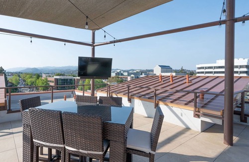 Walnut Creek Apartment | Broadway Plaza and Hot Tub in Walnut Creek