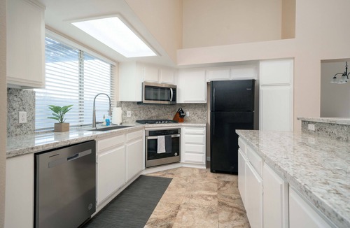 Southern Oaks House | Business Travelers & Families
