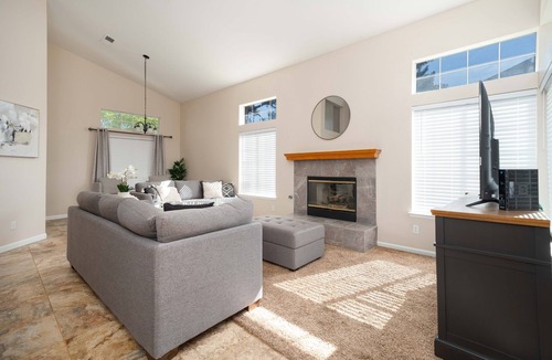 Southern Oaks House | Business Travelers & Families