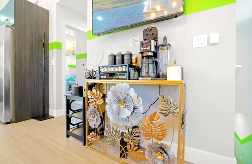 North Hollywood House | C. Vibrant 3BR Home 15m to Universal: Sleeps 12 + Patio: FIFA World Cup SoFi