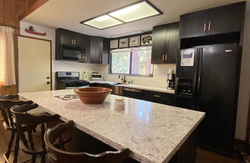 Running Springs Cabin | Cabin Chateau Relaxo Cabin large game. Hot Tub. 360 wrap around deck