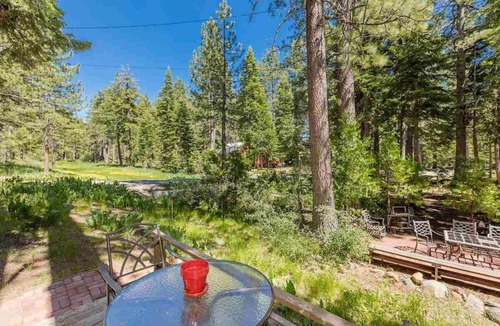 Lake Forest House | Cabinlicious! Extra fun 70's Tahoe Retreat elite neighborhood a block to beach
