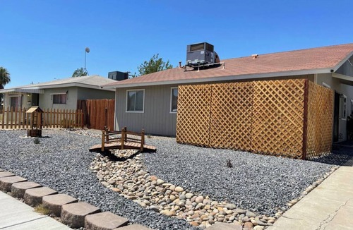 Coalinga House | Calm, stylish 2-bedroom Coalinga home in the Central Valley, perfect for families, professionals, or small groups (comfortably fits 4-6). Features modern comforts, a fully equipped kitchen, dedicated workspace, and is pet-friendly.
