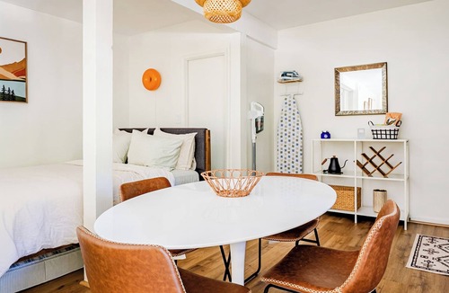 Chevy Chase Apartment | Canyon Guesthouse