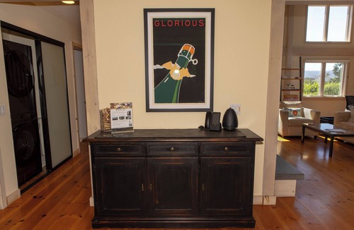 Sonoma House | Carneros Winemaker Estate bw Sonoma & Napa: Sleeps 4, Vineyard, Pool, Spa, Bikes