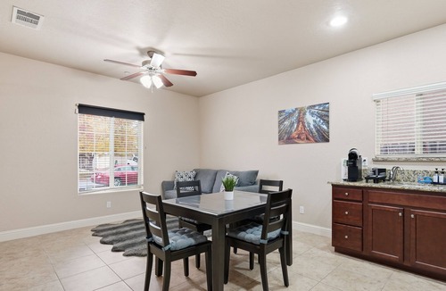 Visalia House | Casa Cortez B - Private 1BR Home near Sequoia and Kings Canyon Parks