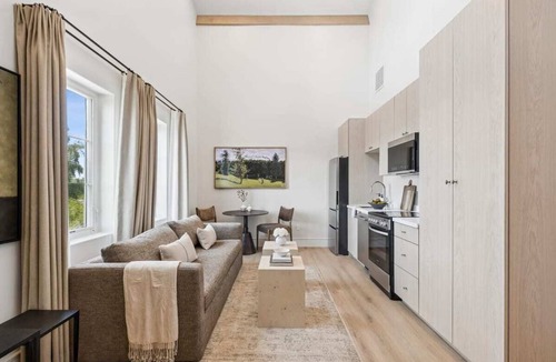Oak Park Apartment | Casa Iglesia Loft Studio 310