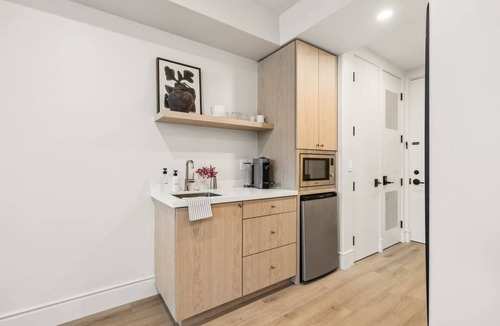 Oak Park Apartment | Casa Iglesia Studio 104