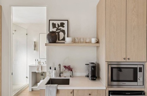 Oak Park Apartment | Casa Iglesia Studio 306